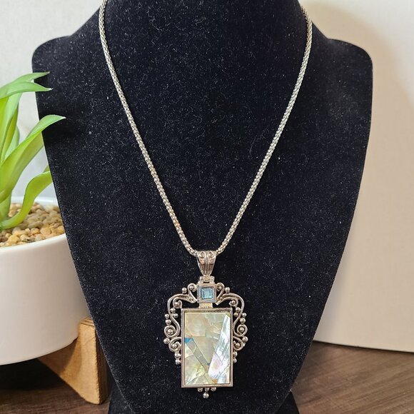 Unbranded Large Pendant Silver Tone Bib Necklace Ladies Pre-Owned Fashion Casual - Picture 1 of 4